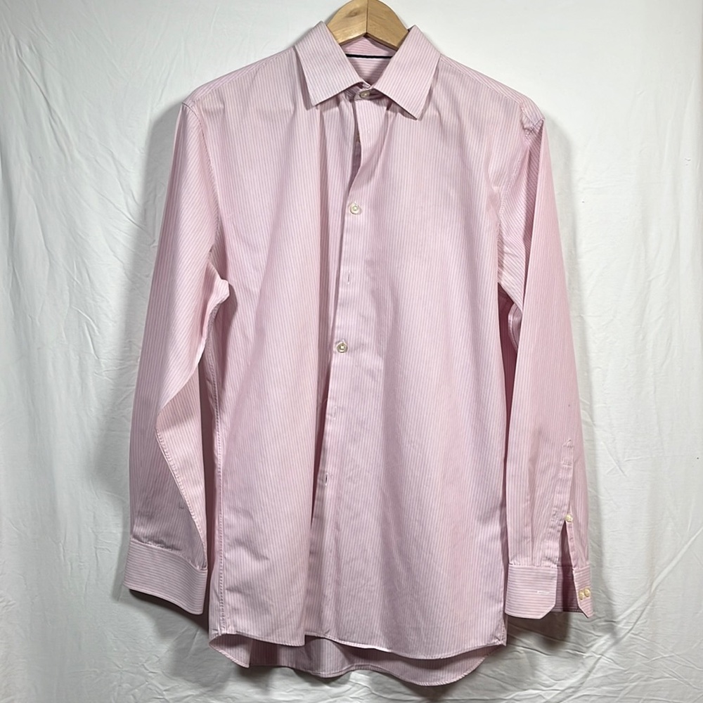 Beautifully subdued. Use in place if a white shirt. You’re not boring…